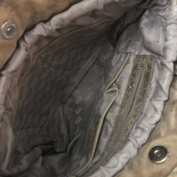 MICHAEL KORS QUILTED BRONZE DISTRESSED SHOULDER BAG AND MATCHING ZIPPERED WALLET - Picture 6 of 12